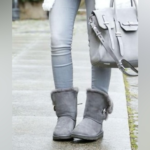 UGG Bailey Button II Boots in Grey Women’s Size 6 - Picture 8 of 8